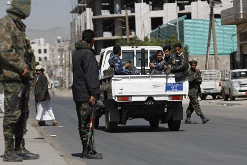 กลุ่มก่อการร้ายอัลกออิดะโจมตีทหารเยเมนทำให้มีผู้เสียชีวิตและได้รับบาดเจ็บกว่า 20 คน